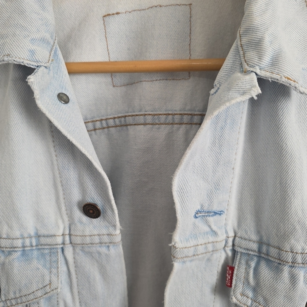 Vintage Levis Light Wash Denim Jean Jacket - Picture 3 of 10
